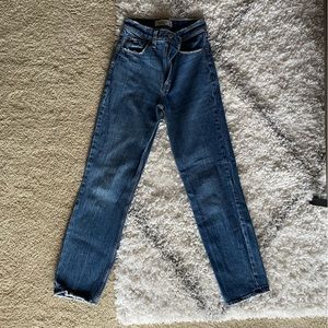 Abercrombie 90s straight ultra high rise jeans 💙🦋